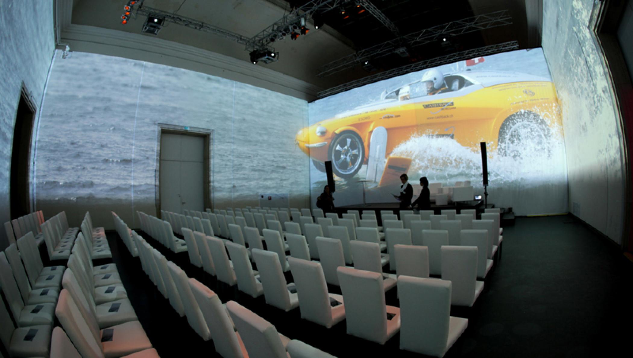 如何解決線上參會(huì)和現(xiàn)場(chǎng)互動(dòng)難題