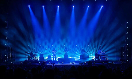 年會舞臺燈光該怎么布置？