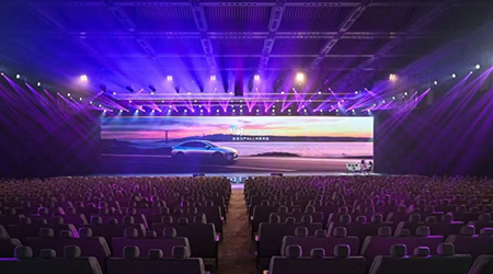 ＂史上最舒適發(fā)布會”：500張大沙發(fā)